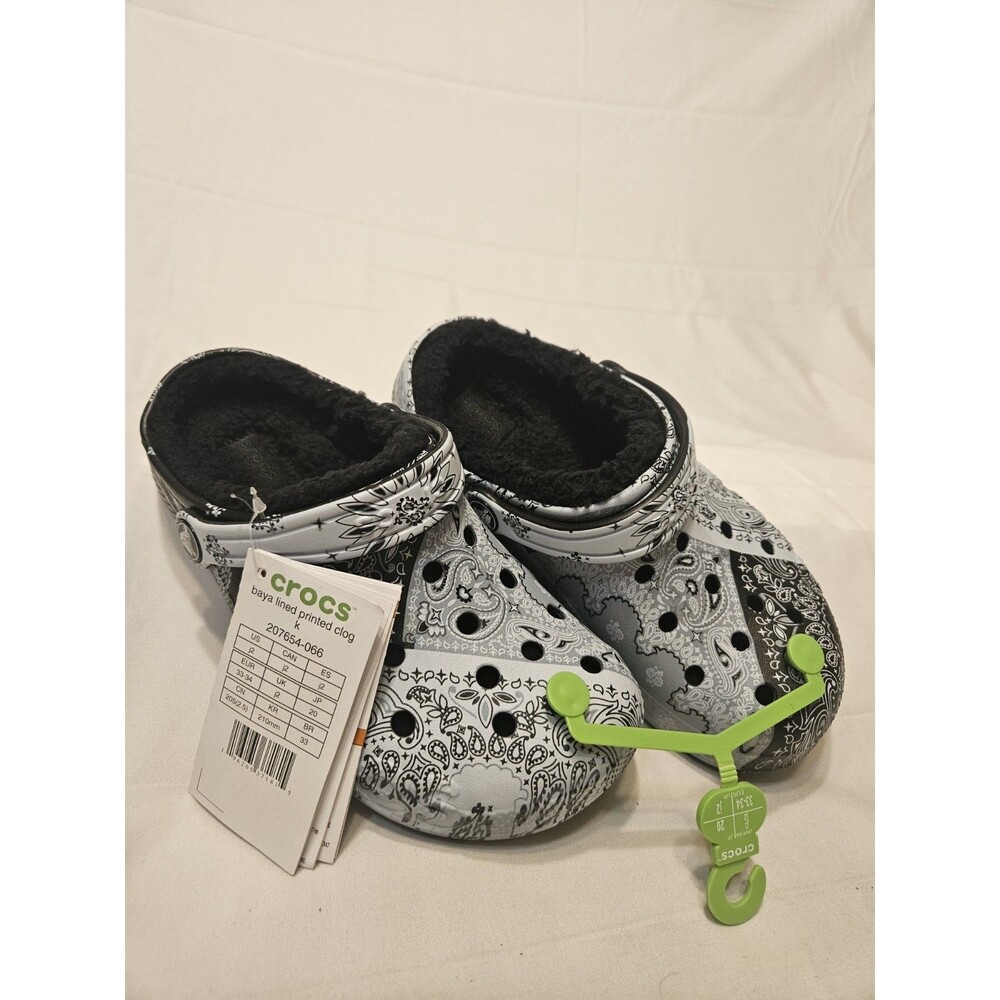 Brand New w/ Tags  Crocs Baya Size J2 Unisex Kids Clog Sandal - Black  Lined